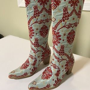 Rockwell Tharpe Bora Bora boots size EU 38 (7.5-8) US light aqua and red.